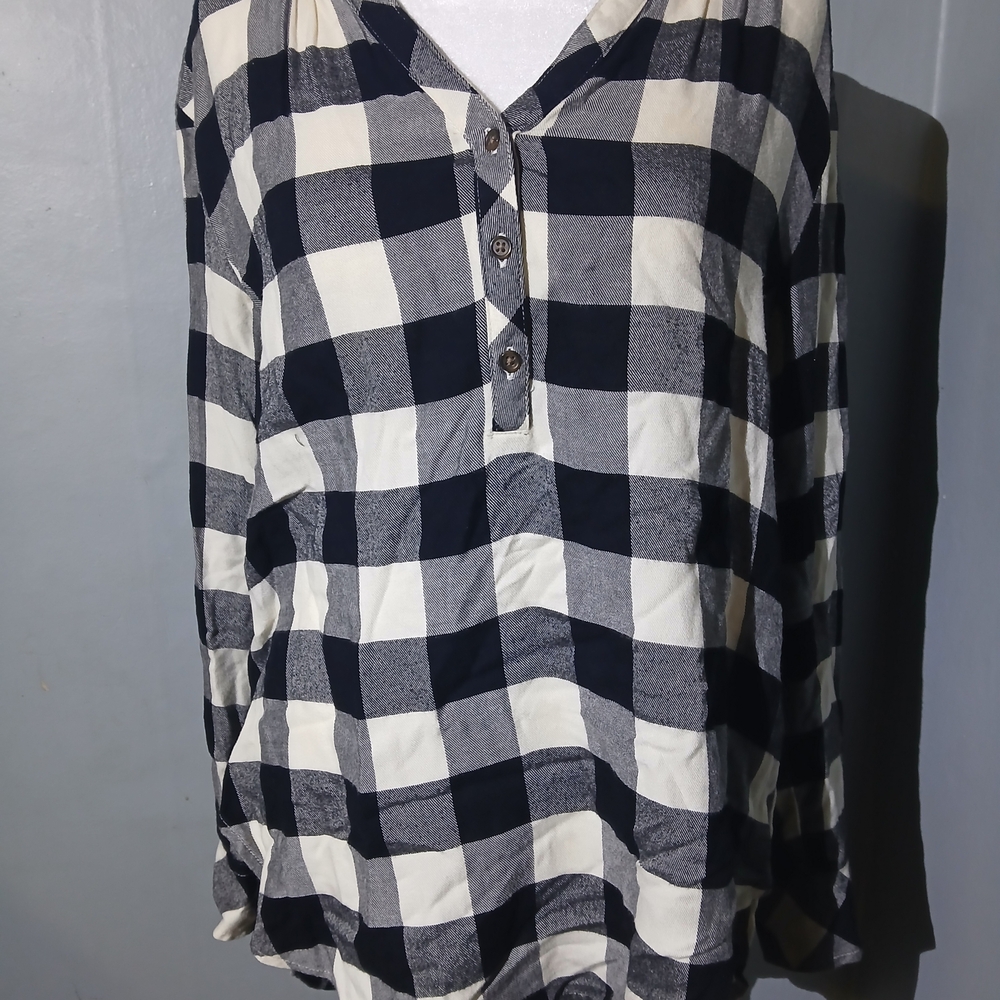 Universal Thread Black & White Plaid Button‑Front – Relaxed Fit